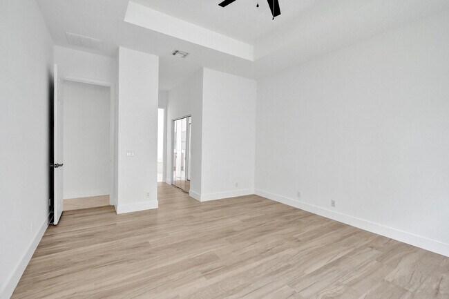 Building Photo - 118 NW Pleasant Grove Way