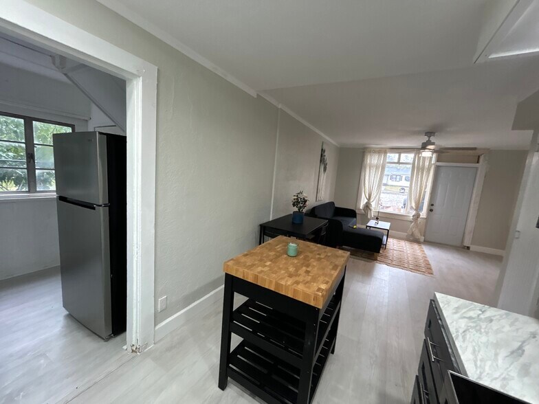 Building Photo - 515 40th Ave S