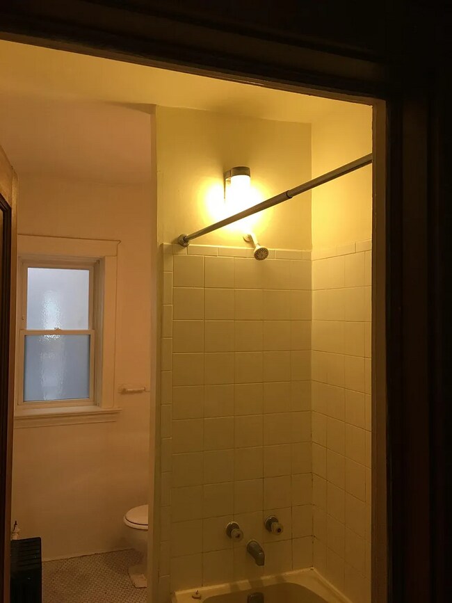 Building Photo - 2222 N Girard Ave