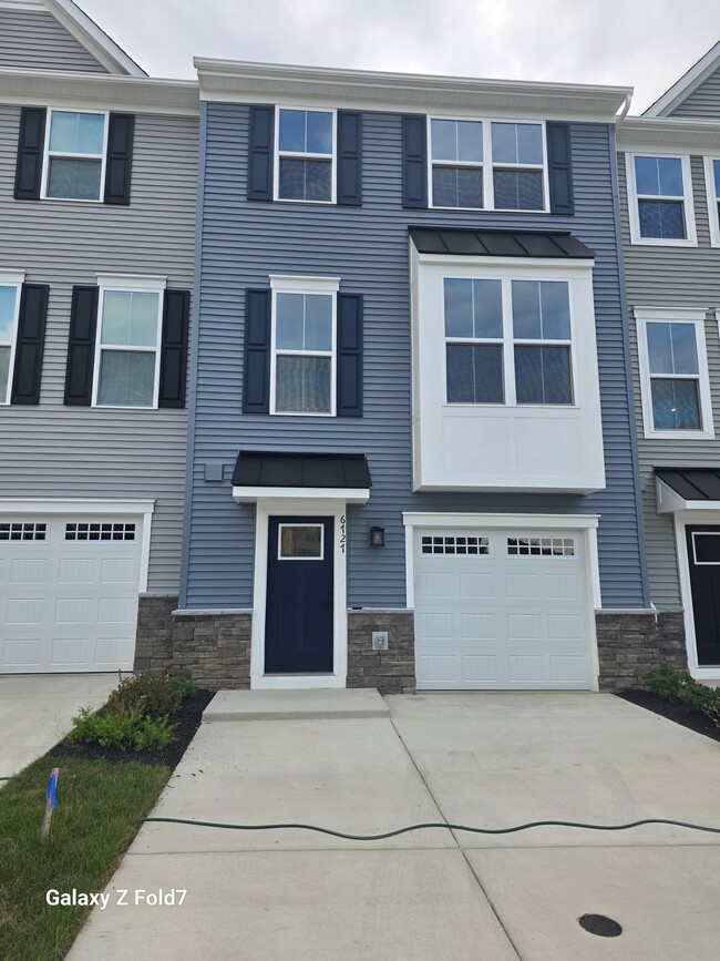Building Photo - 6727 Shelton Ln