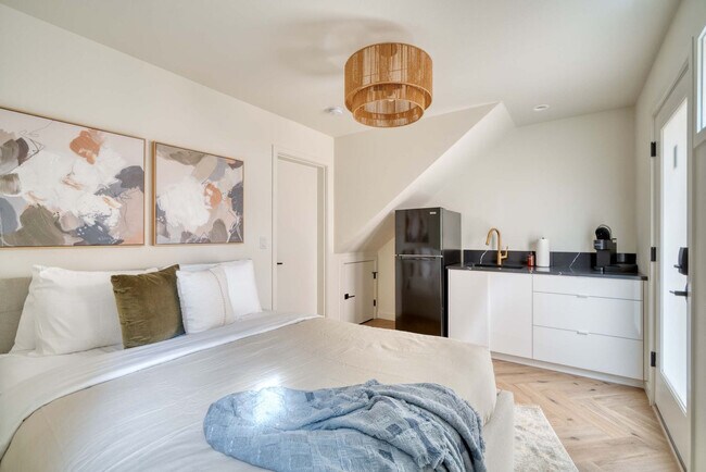 Building Photo - 5012-5022-5022 NE 26th Ave