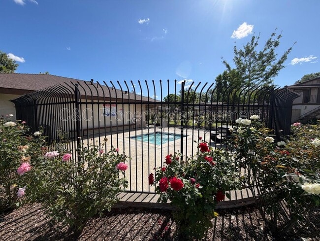 Building Photo - 2061 S Magnolia Ave