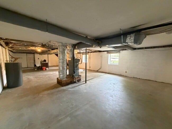 Building Photo - Lenoir City 37771 - 3 bedroom, 2 bath home - Contact Tara Hayes (865) 242-8010