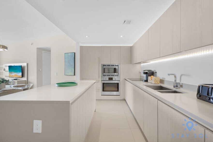 Building Photo - 4111 S Ocean Dr