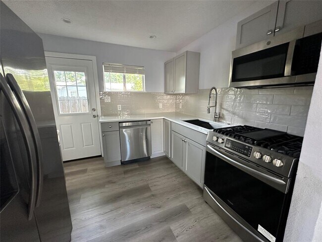 Building Photo - 4412 Gillis St
