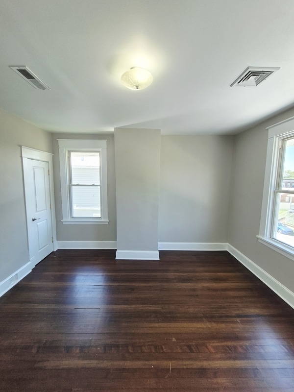 Building Photo - 2113 Barton Ave