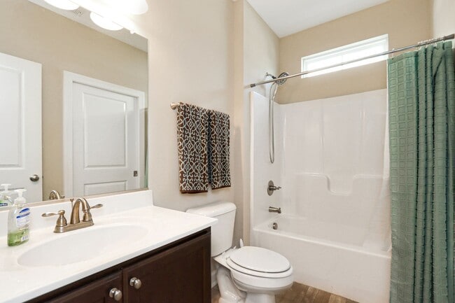 Building Photo - Low Maintenance Condo Living