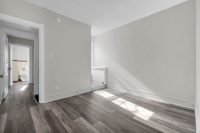 Building Photo - 1542 Warren St