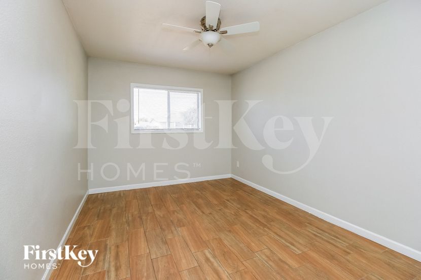 Building Photo - 15035 N 28th Ave