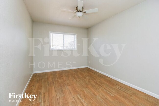 Building Photo - 15035 N 28th Ave