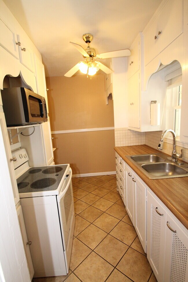Building Photo - No longer accepting Applications after 10/...