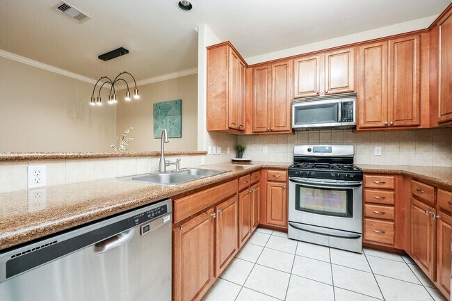Building Photo - 2865 Westhollow Dr