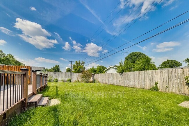 Building Photo - 205 Mooreland Dr