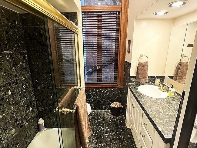 Building Photo - "Charming 1-Bedroom Gem in Vibrant NW DC – Your Perfect Urban Retreat Awaits!"