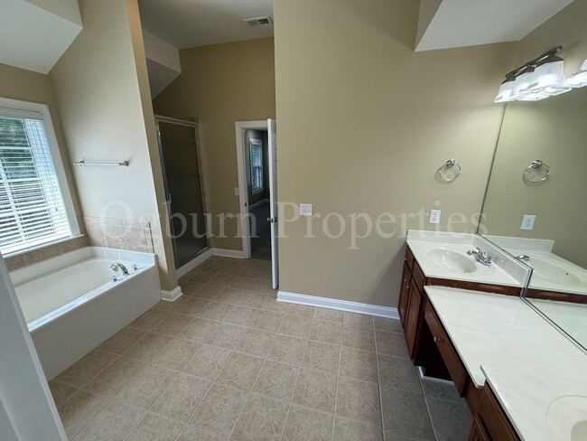 Building Photo - 880 Cameron Village Dr