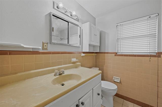 Building Photo - 6209 Shadydell Dr