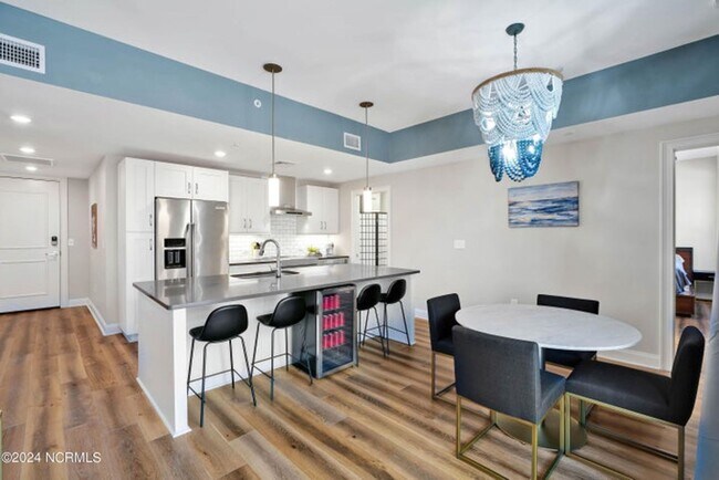 Building Photo - Welcome to your dream condo in the heart o...