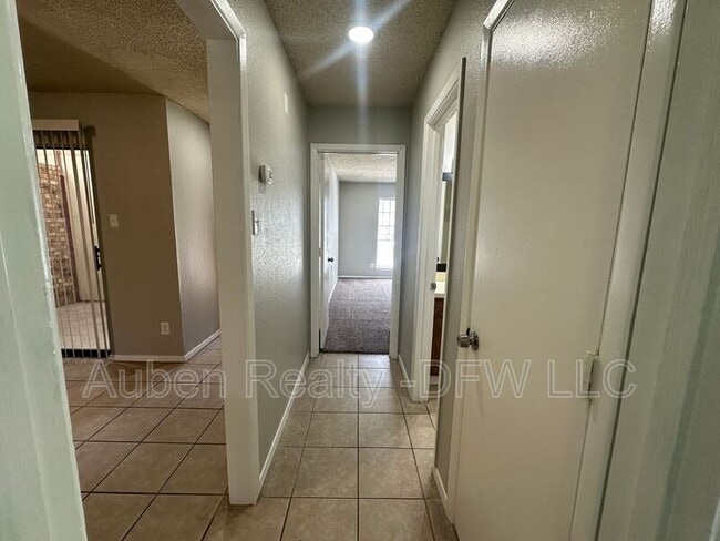 Building Photo - 1021 Vera Ct