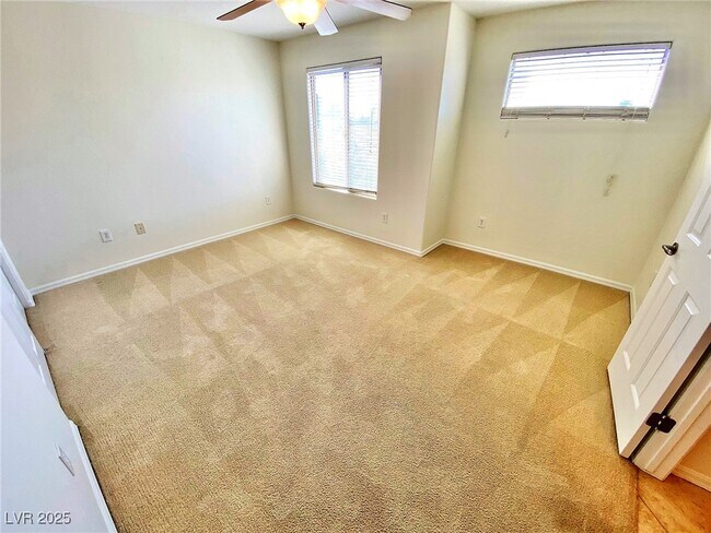 Building Photo - 6864 Owlet Ct