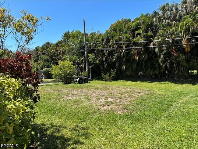 Building Photo - 879 Lake McGregor Dr