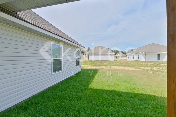 Building Photo - 13796 Pinyon Dr