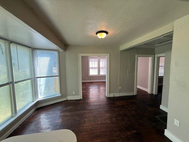 Building Photo - 4021 Gary Dr