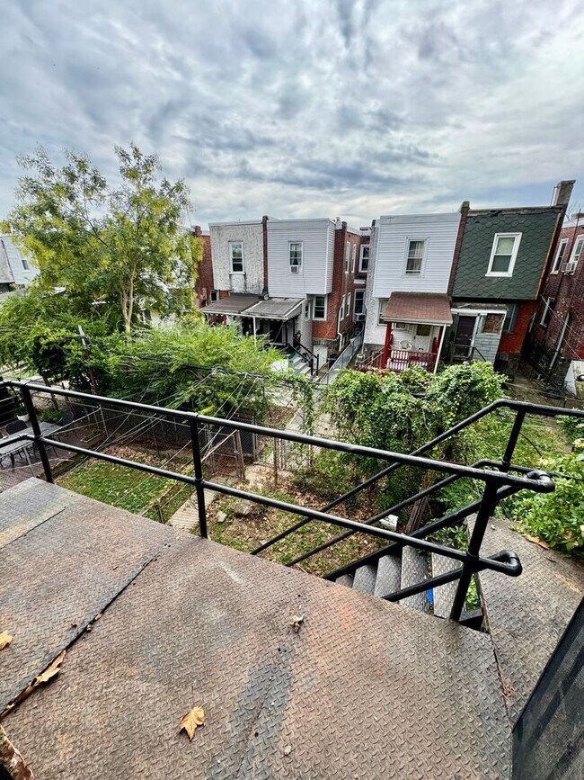 Building Photo - 6024 Catharine St