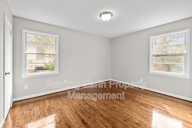 Building Photo - 1321 5 Mile Rd