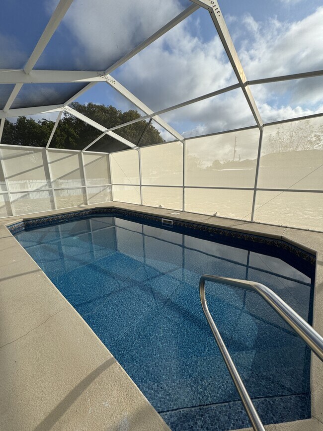 Building Photo - 5100 Mentmore Ave