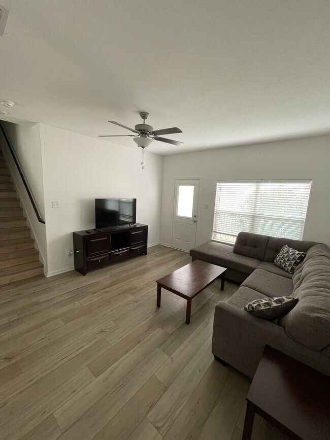 Building Photo - 10829 Emerick St