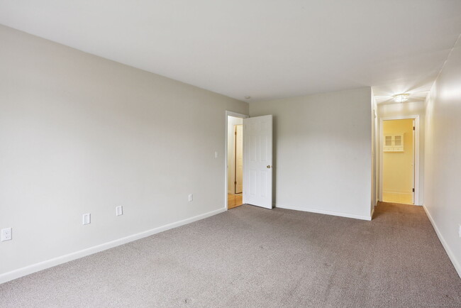 Building Photo - 2118 Cromwell Hills Dr