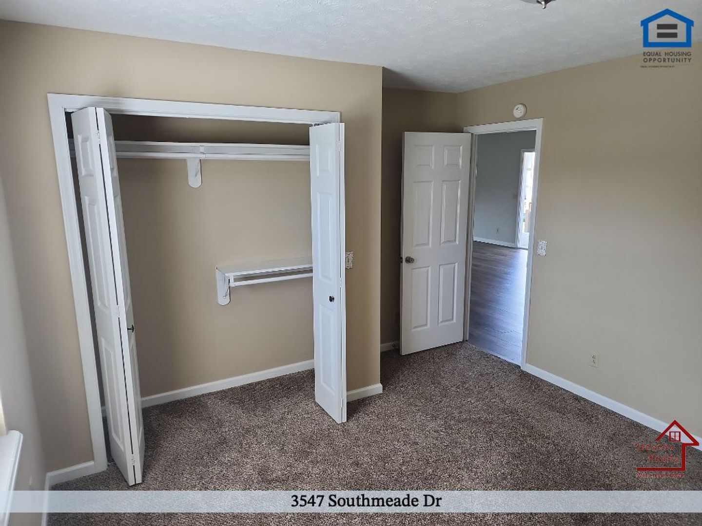 Building Photo - 3547 Southmeade Dr