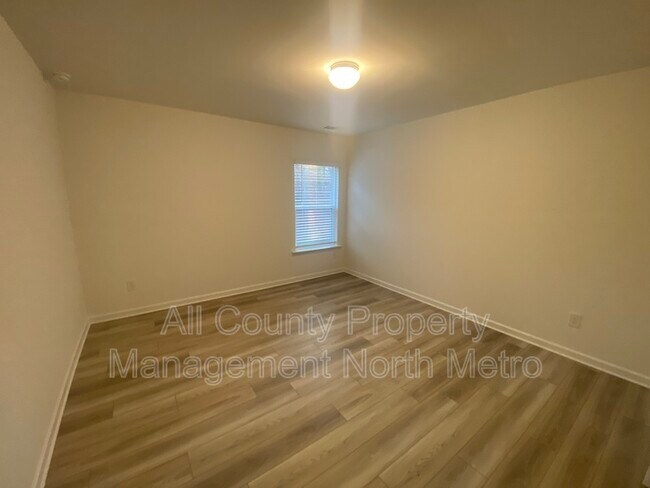 Building Photo - 152 Parkwood Dr