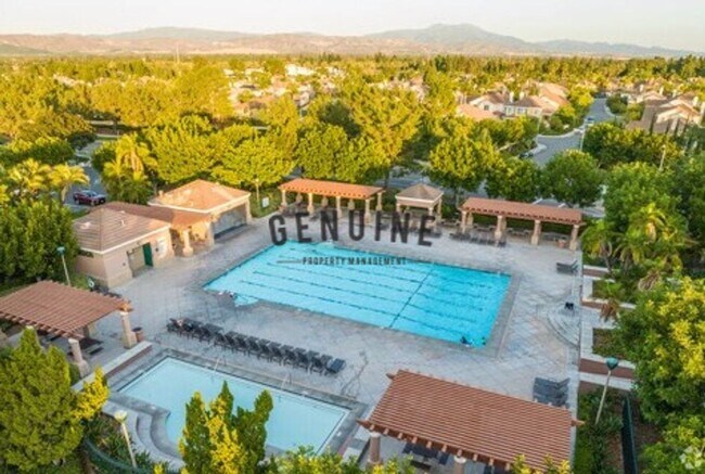Building Photo - Spacious 3Bd 2.5Ba Home w/Den