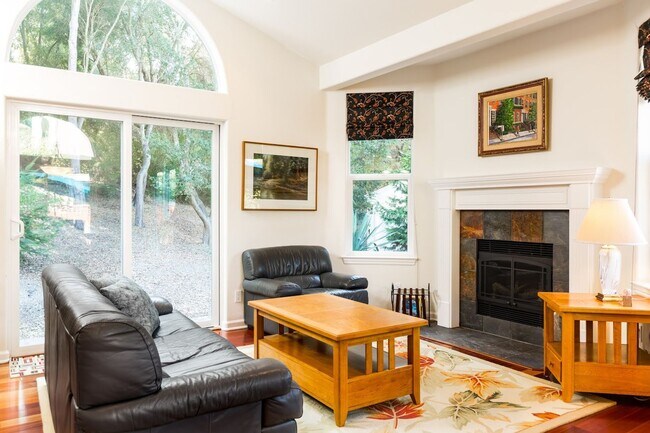 Building Photo - $6,750.00 / 3br - 2200ft2 Custom Home, 2 miles(beach) Rio Delmar school