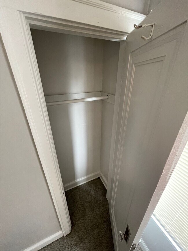 Building Photo - SECTION 8 ONLY! INSPECTION READY 3-BEDROOM...