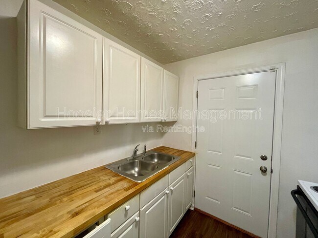 Building Photo - 403 S Randolph St