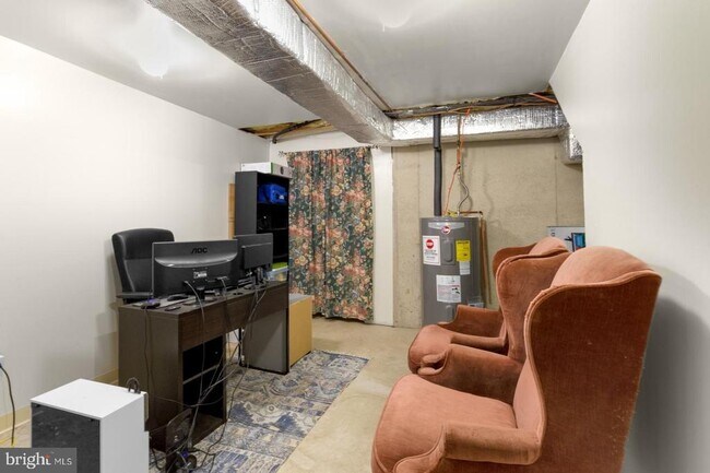 Building Photo - 2683 Edgemont St