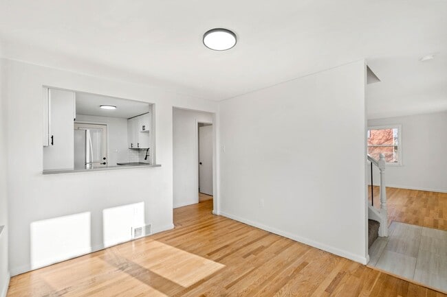 Building Photo - READY FOR JULY 1ST! Don't miss this UPDATED 3-bedroom!