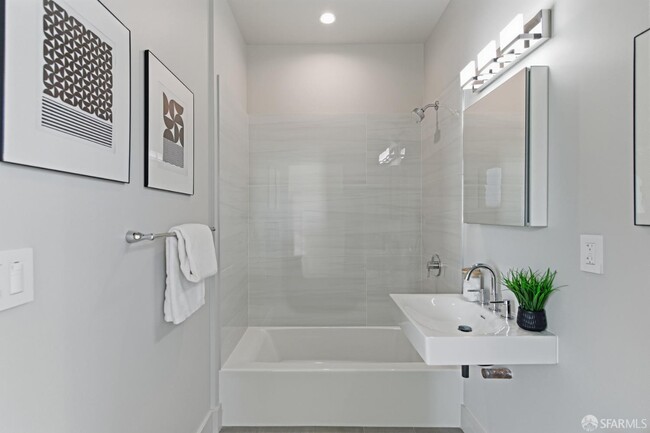 Building Photo - 3945 Judah St