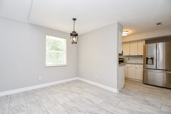 Building Photo - 5811 Greencraig Dr