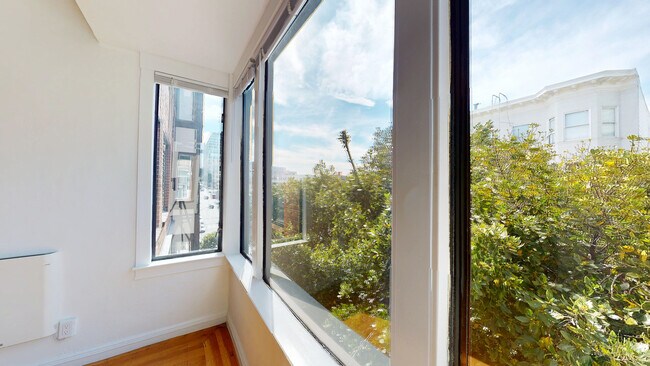 Building Photo - 1630 Jones St