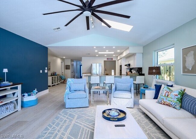 Building Photo - 760 106th Ave N