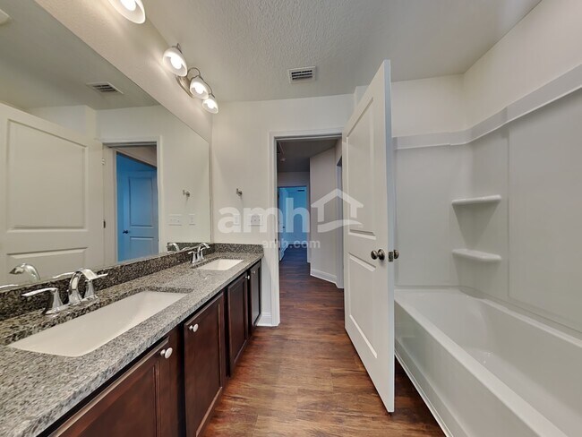 Building Photo - 311 Banyan Frst Dr