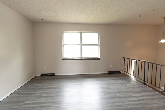 Building Photo - 1584-1586 Sonora Dr