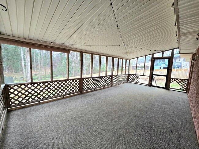 Building Photo - 3 Valleybrook Ct