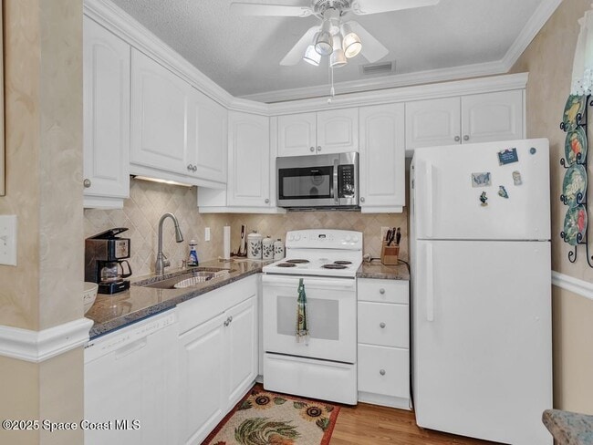 Building Photo - 8 Vista Palm Ln