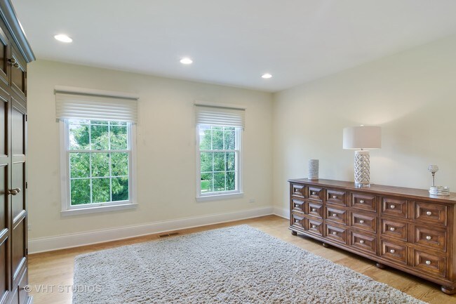 Building Photo - 21 Doral Dr