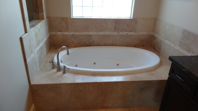 Building Photo - 2101 Elmen St