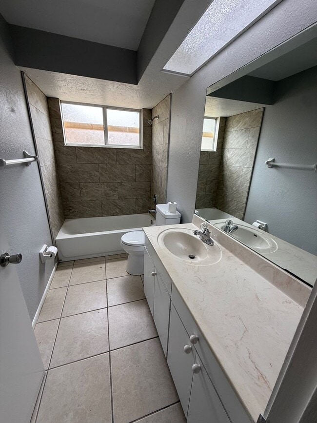 Building Photo - Centrally located 3/2 with 2 car garage. Pet friendly. Lawncare included.